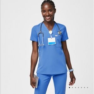 XS Ceil Blue figs scrub top